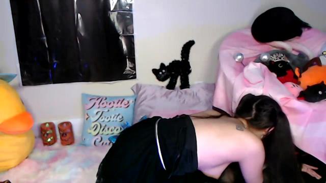 Gallery image thumbnail from VantaBee's myfreecams stream on, 10/21/2023, 03:50 image 4 of 20