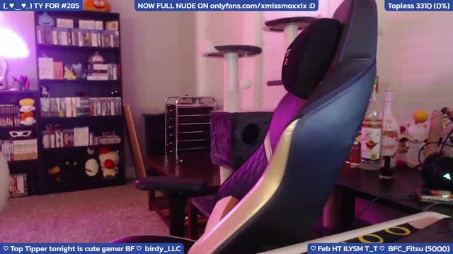 Gallery image thumbnail from XMissMoxxiX's myfreecams stream on, 02/20/2023, 04:21 image 12 of 20