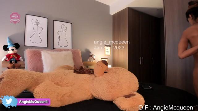 Gallery image thumbnail from angie_mcqueen's myfreecams stream on, 01/08/2023, 17:32 image 17 of 20