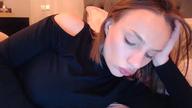 Gallery image thumbnail from call_me_em's myfreecams stream on, 01/14/2024, 18:06 image 11 of 20