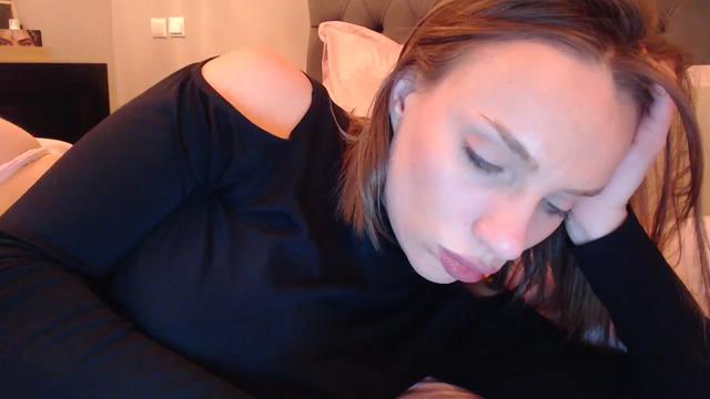 Gallery image thumbnail from call_me_em's myfreecams stream on, 01/14/2024, 18:06 image 15 of 20