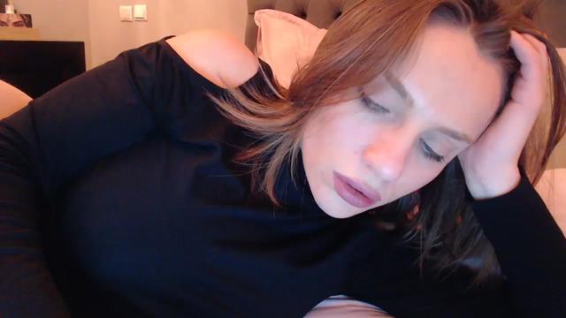 Gallery image thumbnail from call_me_em's myfreecams stream on, 01/14/2024, 18:06 image 7 of 20