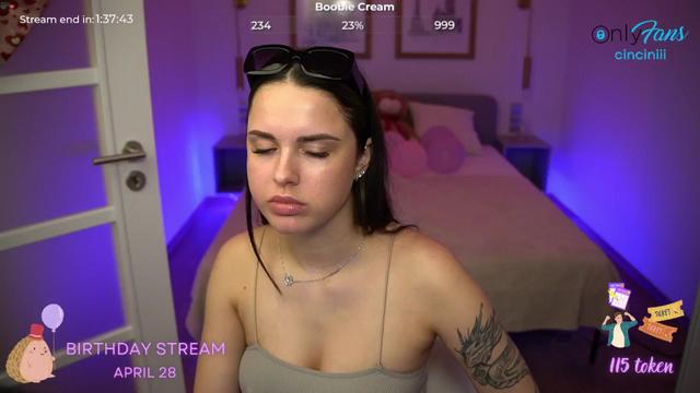 Gallery image thumbnail from cinnabellee's myfreecams stream on, 04/15/2024, 21:13 image 5 of 20