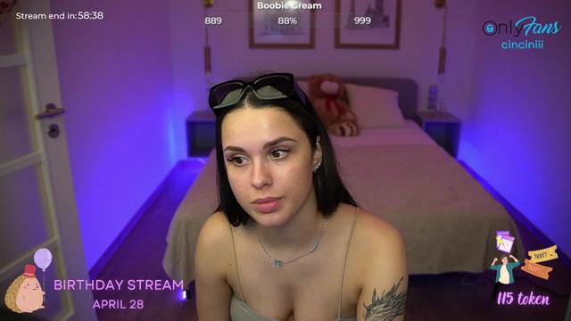 Gallery image thumbnail from cinnabellee's myfreecams stream on, 04/15/2024, 21:13 image 12 of 20
