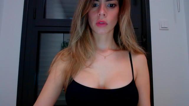 Gallery image thumbnail from fresagirl's myfreecams stream on, 02/29/2024, 22:03 image 15 of 20