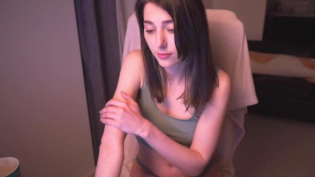 Gallery image thumbnail from hey_foxy's myfreecams stream on, 04/03/2024, 20:49 image 18 of 20