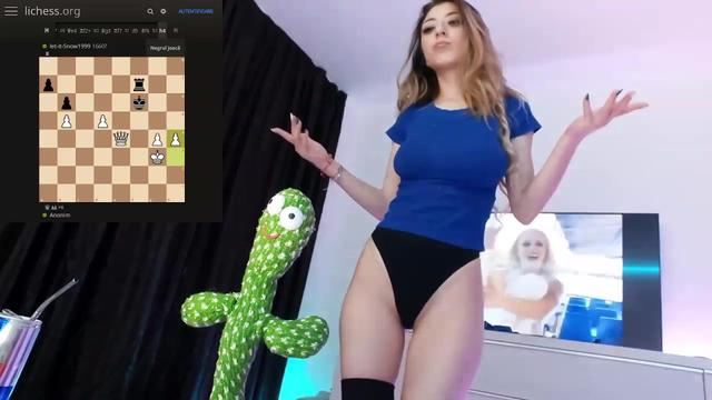 Gallery image thumbnail from hunny_bunny25's myfreecams stream on, 03/16/2023, 04:35 image 10 of 20