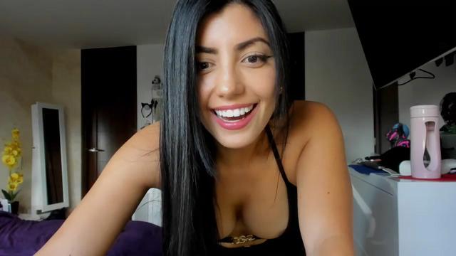 Gallery image thumbnail from leyla_blue's myfreecams stream on, 02/10/2024, 19:33 image 17 of 20