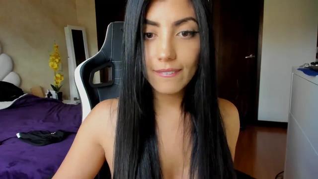 Gallery image thumbnail from leyla_blue's myfreecams stream on, 02/10/2024, 20:14 image 5 of 20