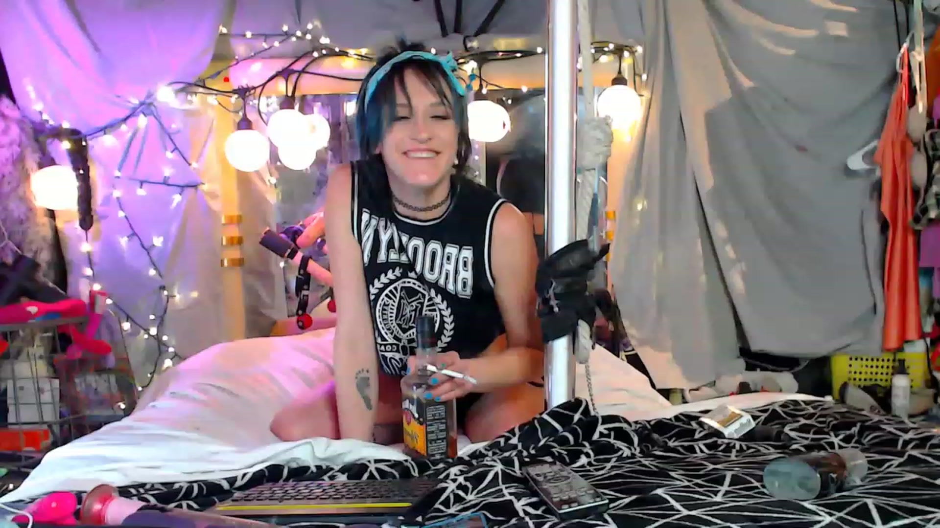 Gallery image thumbnail from A2SlapSquirt's myfreecams stream on, 01/25/2023, 11:20 image 3 of 20