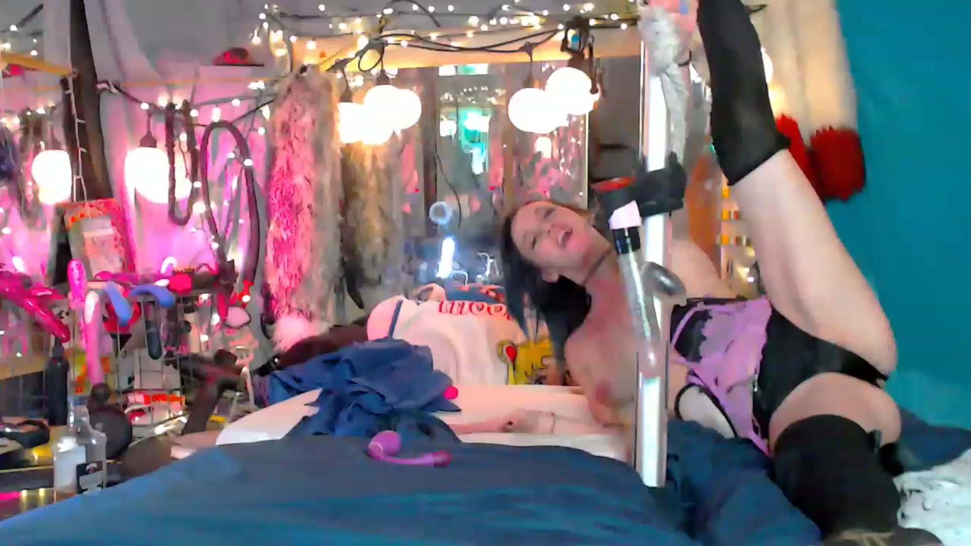 Gallery image thumbnail from A2SlapSquirt's myfreecams stream on, 02/09/2023, 10:48 image 12 of 20
