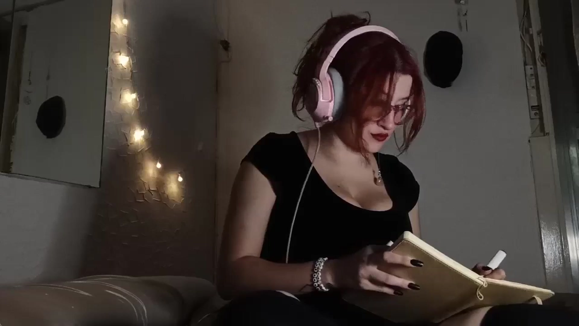 Gallery image thumbnail from AAAAAAAAAAHHH's myfreecams stream on, 03/13/2024, 05:54 image 9 of 20