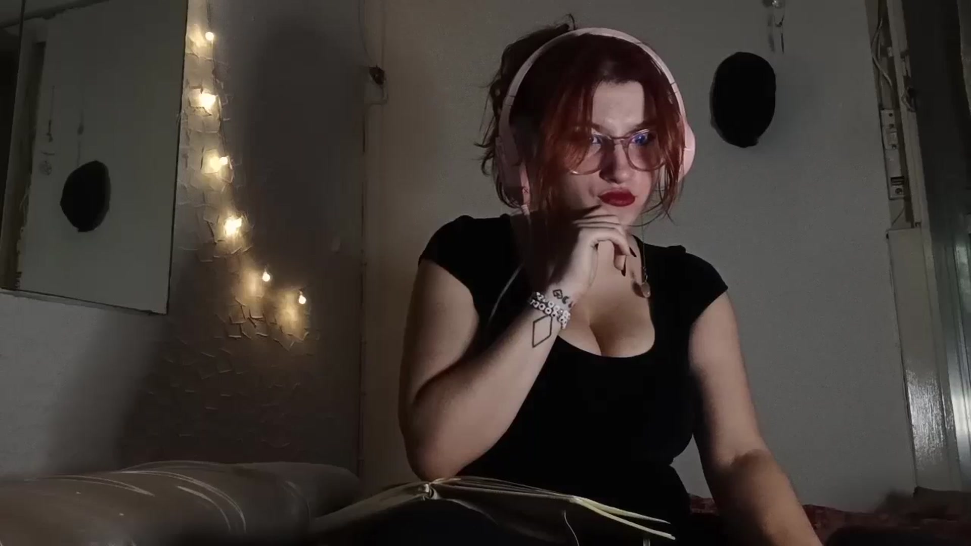 Gallery image thumbnail from AAAAAAAAAAHHH's myfreecams stream on, 03/13/2024, 05:54 image 4 of 20