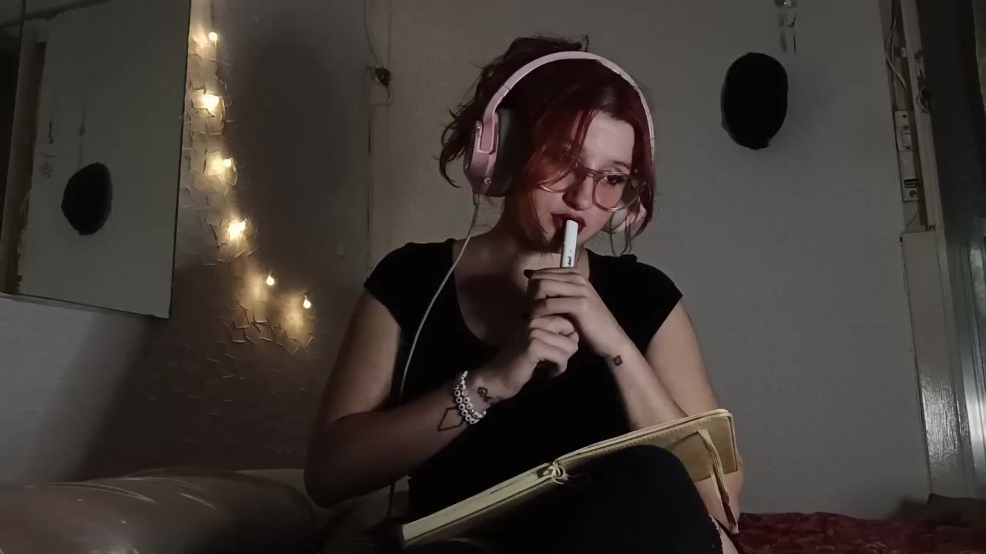 Gallery image thumbnail from AAAAAAAAAAHHH's myfreecams stream on, 03/13/2024, 05:54 image 17 of 20