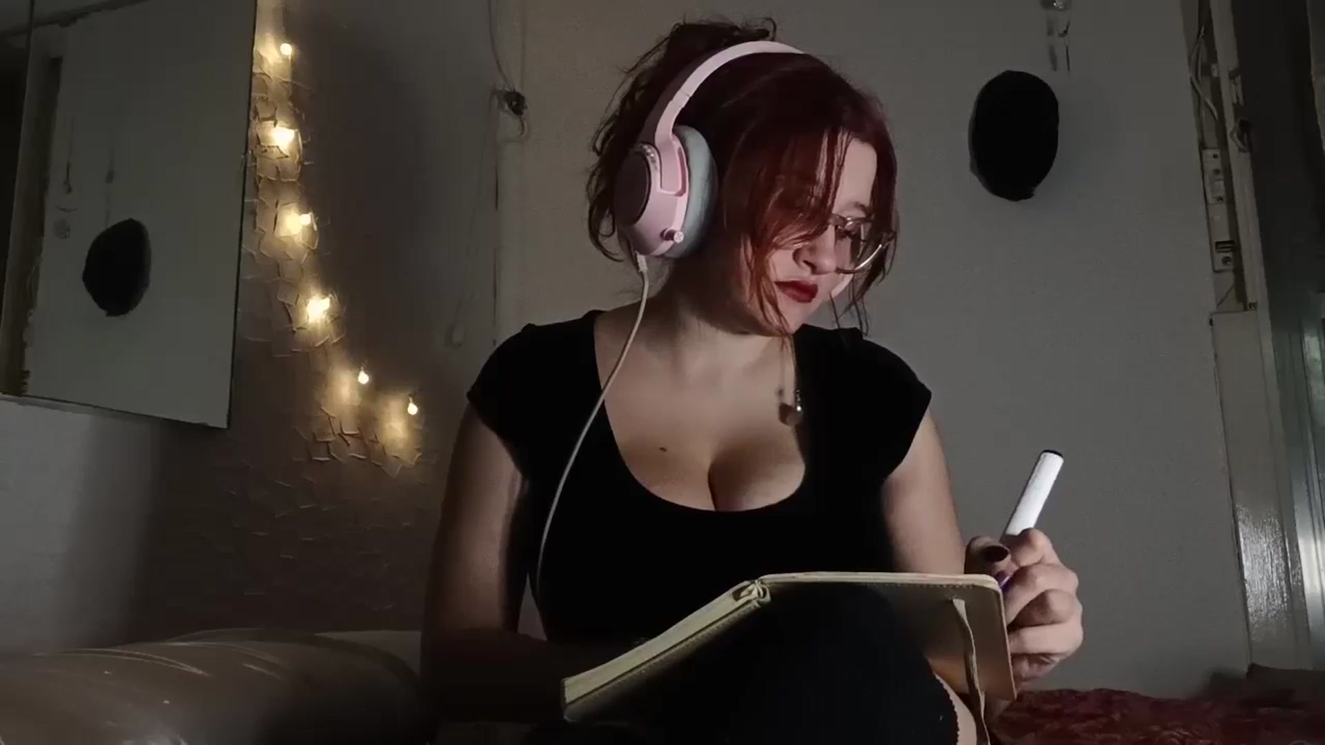 Gallery image thumbnail from AAAAAAAAAAHHH's myfreecams stream on, 03/13/2024, 05:54 image 15 of 20