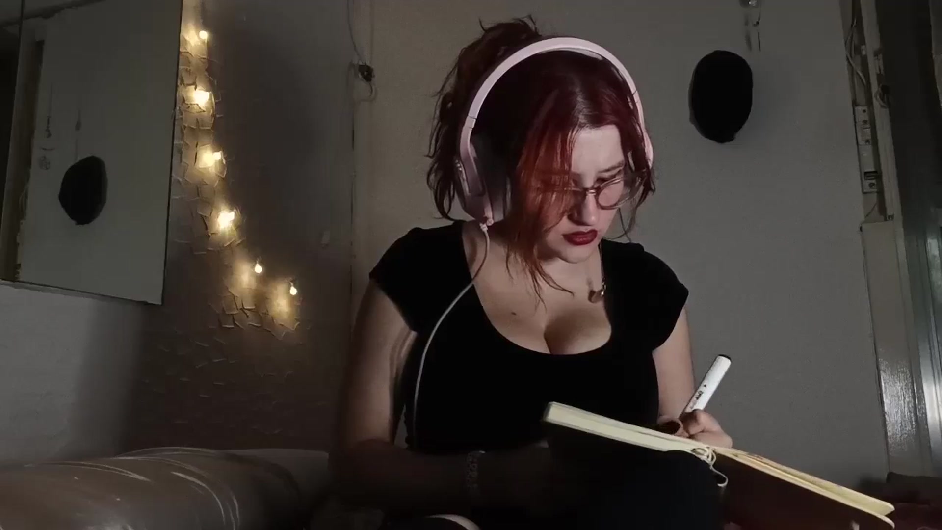 Gallery image thumbnail from AAAAAAAAAAHHH's myfreecams stream on, 03/13/2024, 05:54 image 19 of 20
