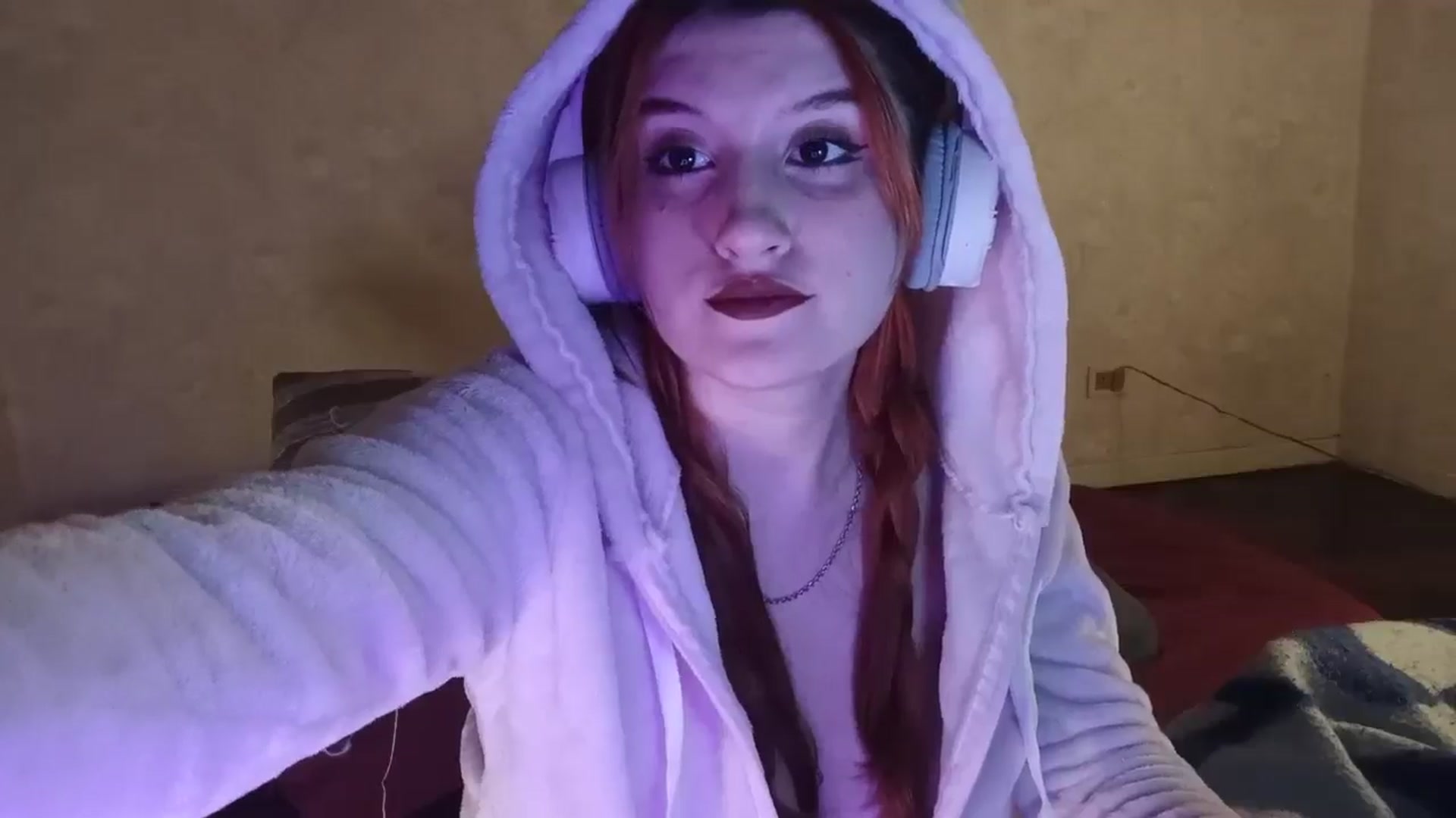 Gallery image thumbnail from AAAAAAAAAAHHH's myfreecams stream on, 04/24/2024, 07:05 image 15 of 20