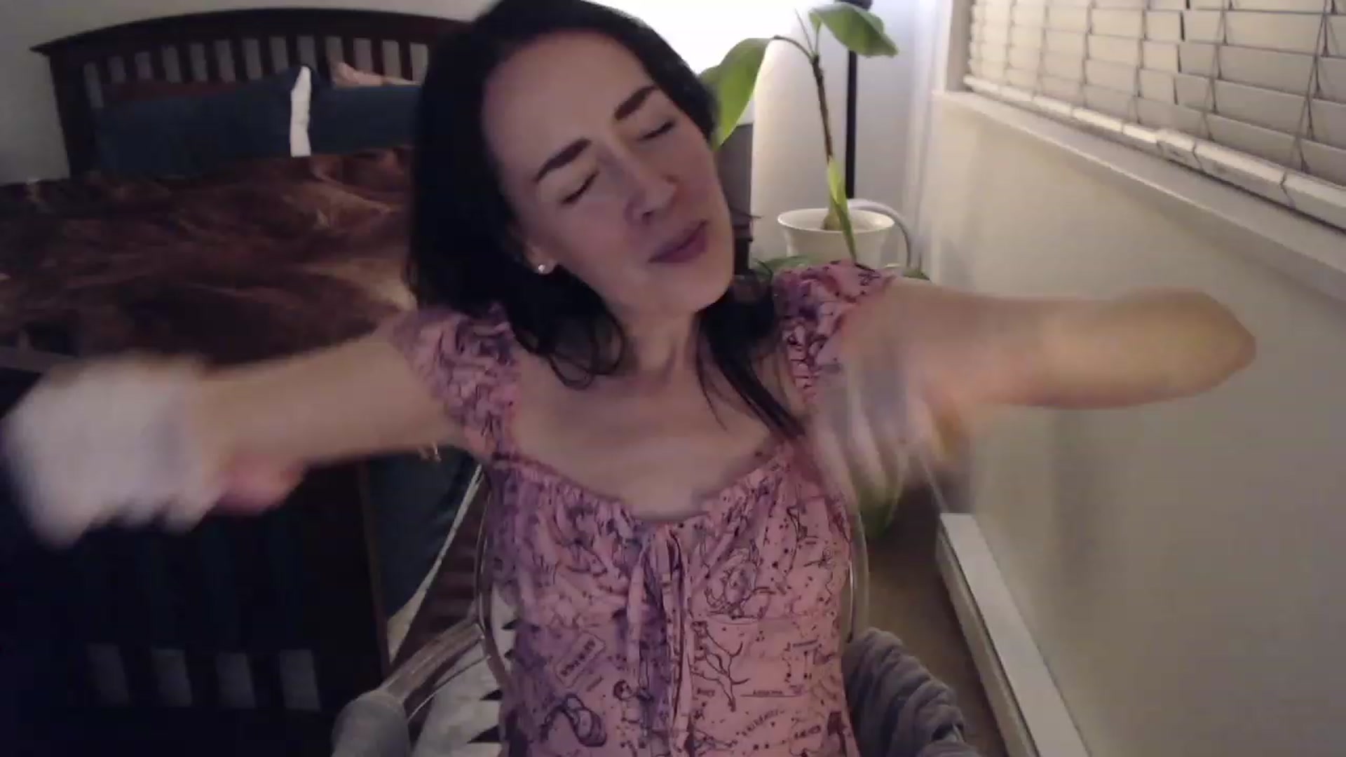 Gallery image thumbnail from AAAAAGHHHHHHH's myfreecams stream on, 01/09/2023, 04:09 image 12 of 20
