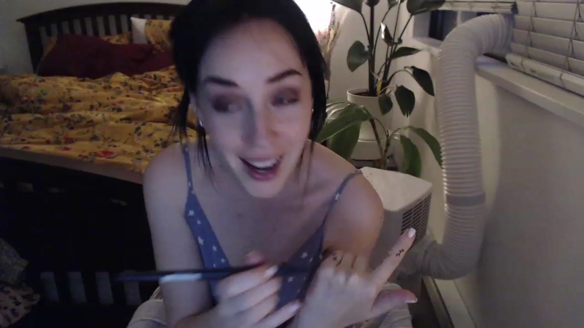 Gallery image thumbnail from AAAAAGHHHHHHH's myfreecams stream on, 07/17/2023, 05:20 image 8 of 20