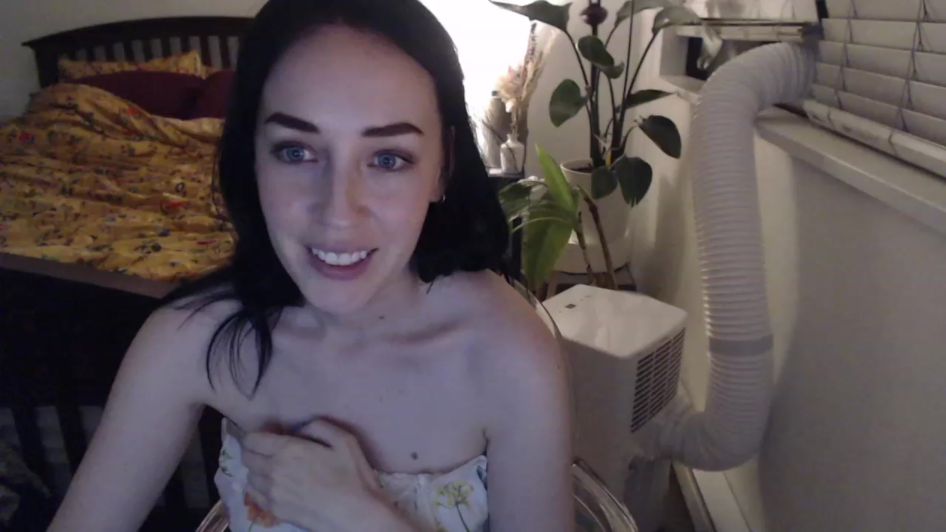 Gallery image thumbnail from AAAAAGHHHHHHH's myfreecams stream on, 08/25/2023, 04:32 image 16 of 20