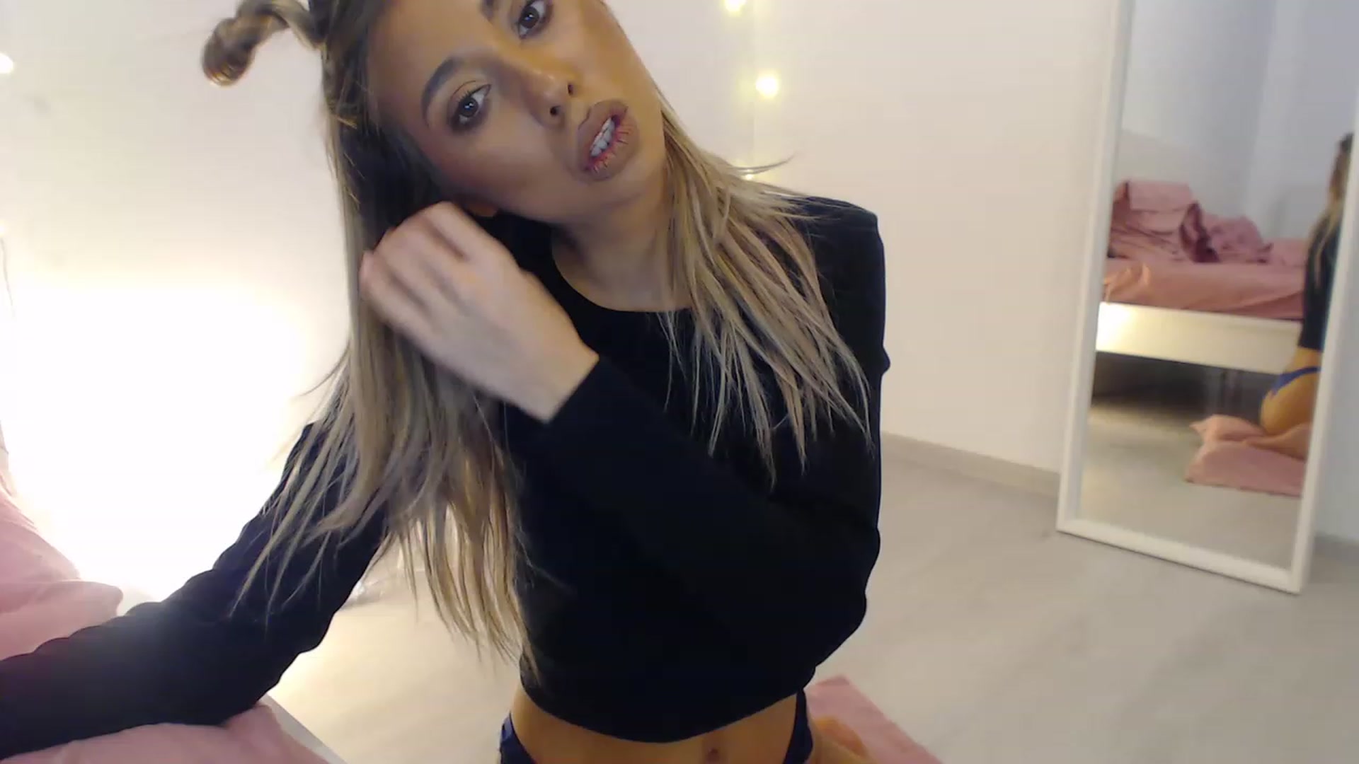 Gallery image thumbnail from AAAAVAAAA's myfreecams stream on, 12/26/2022, 17:23 image 7 of 20