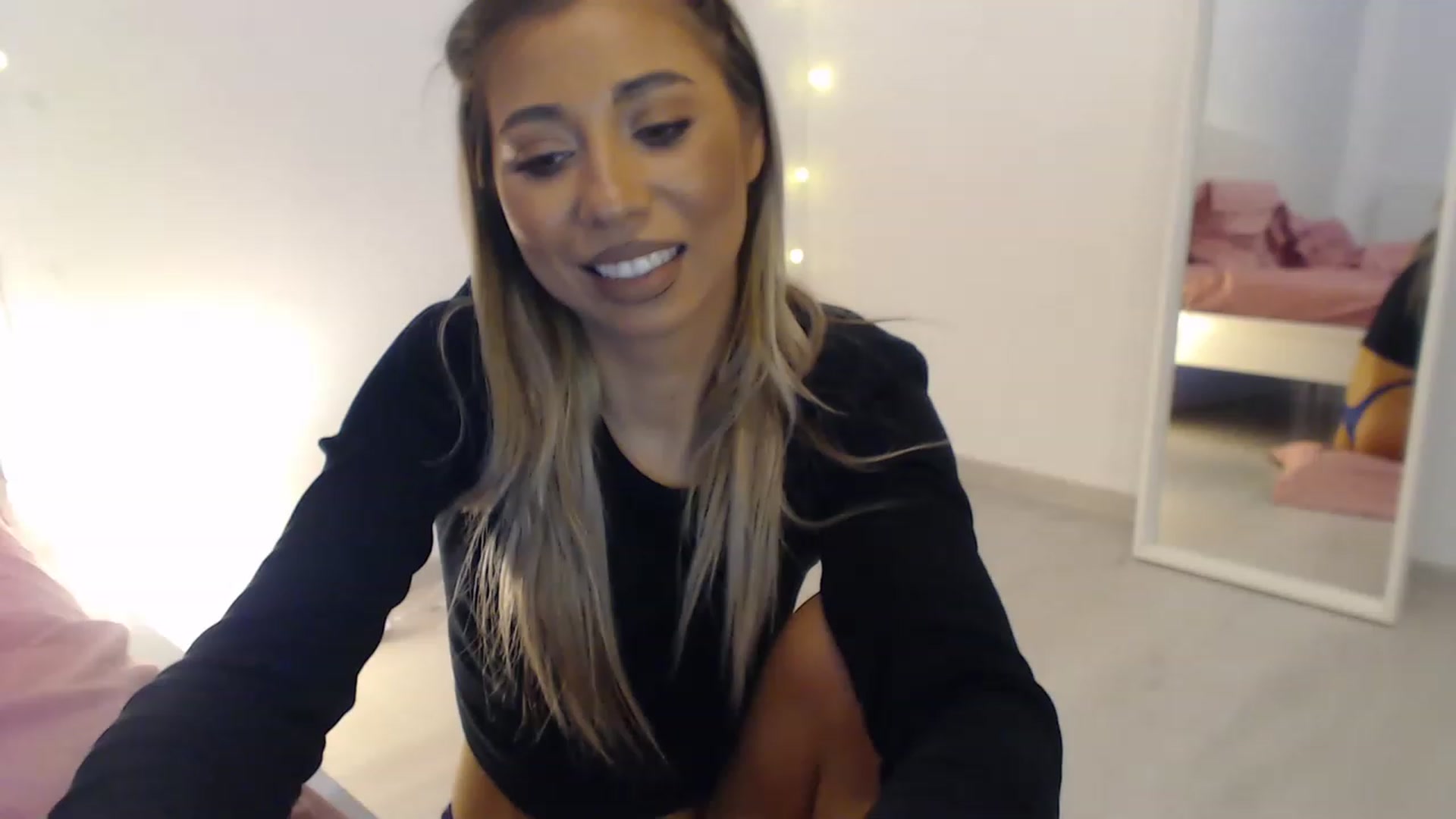 Gallery image thumbnail from AAAAVAAAA's myfreecams stream on, 12/26/2022, 17:23 image 10 of 20