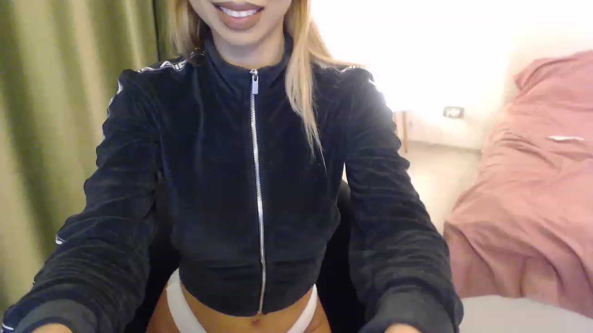Gallery image thumbnail from AAAAVAAAA's myfreecams stream on, 02/12/2023, 18:12 image 16 of 20