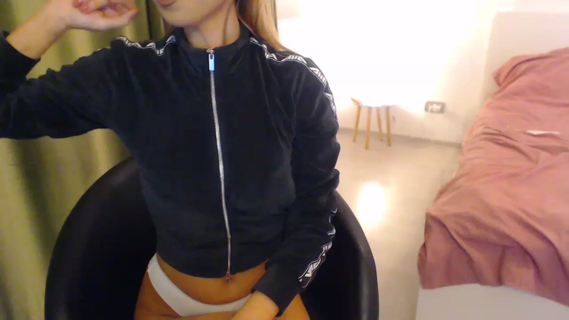 Gallery image thumbnail from AAAAVAAAA's myfreecams stream on, 02/12/2023, 18:12 image 18 of 20