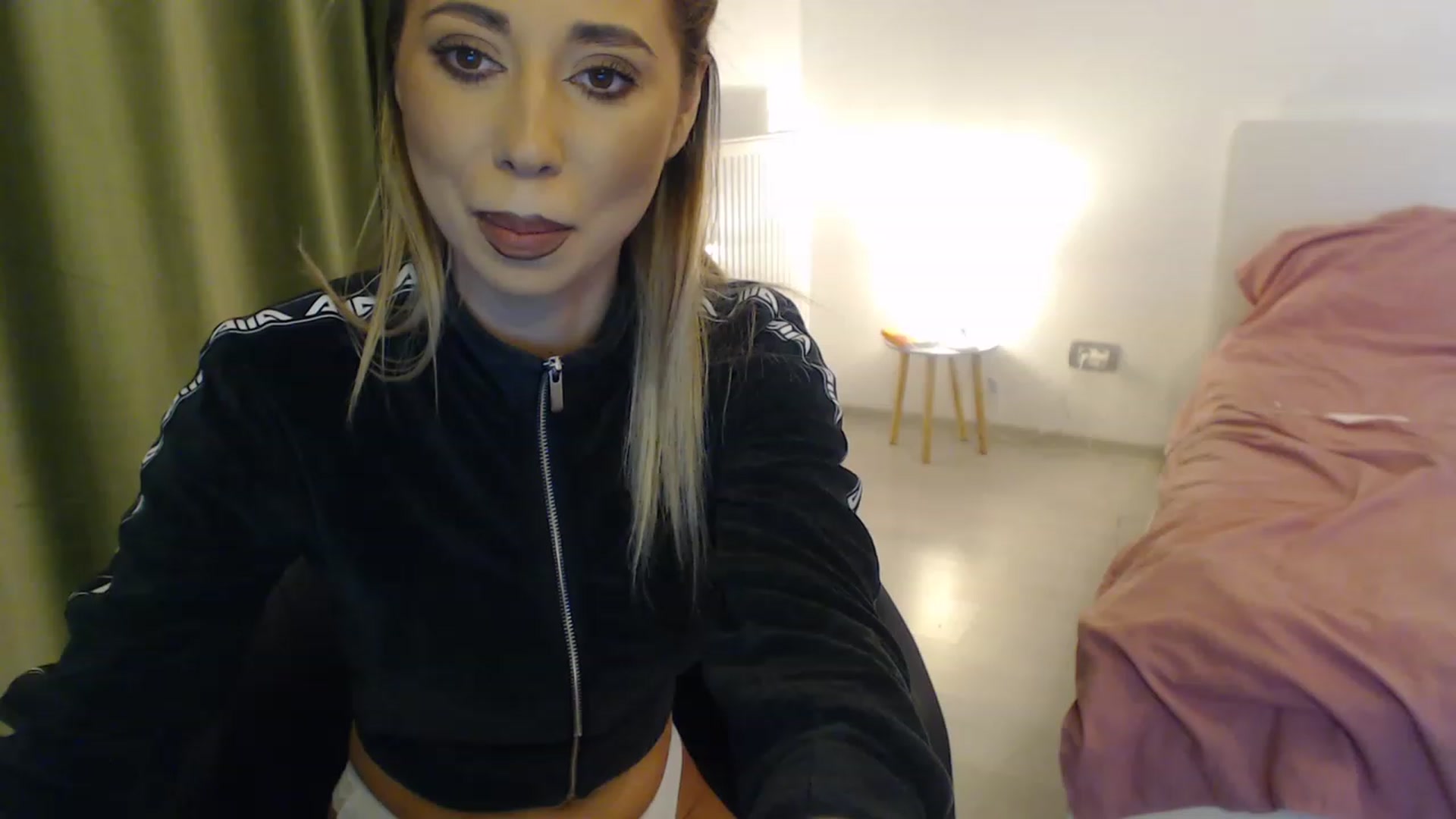 Gallery image thumbnail from AAAAVAAAA's myfreecams stream on, 02/12/2023, 18:12 image 13 of 20