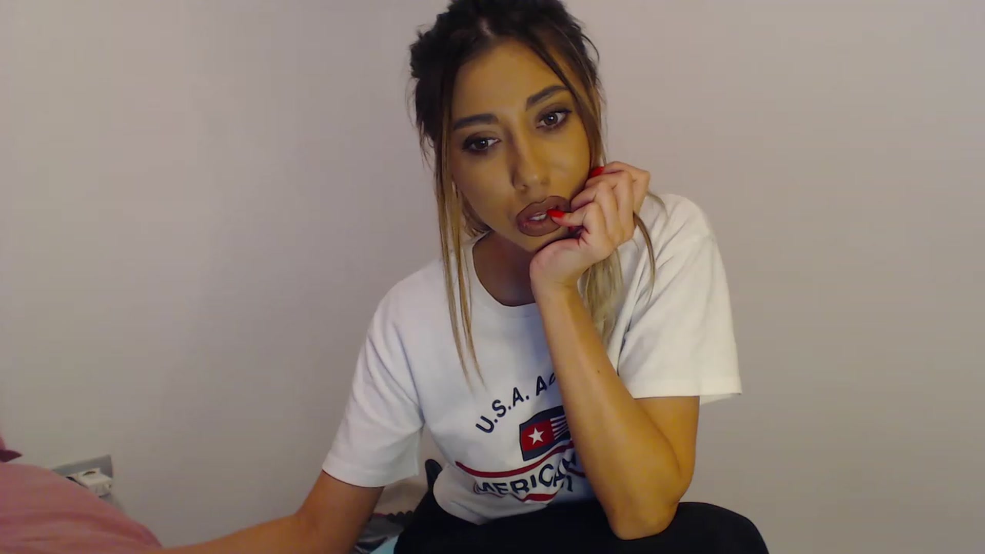 Gallery image thumbnail from AAAAVAAAA's myfreecams stream on, 06/19/2023, 18:04 image 3 of 20