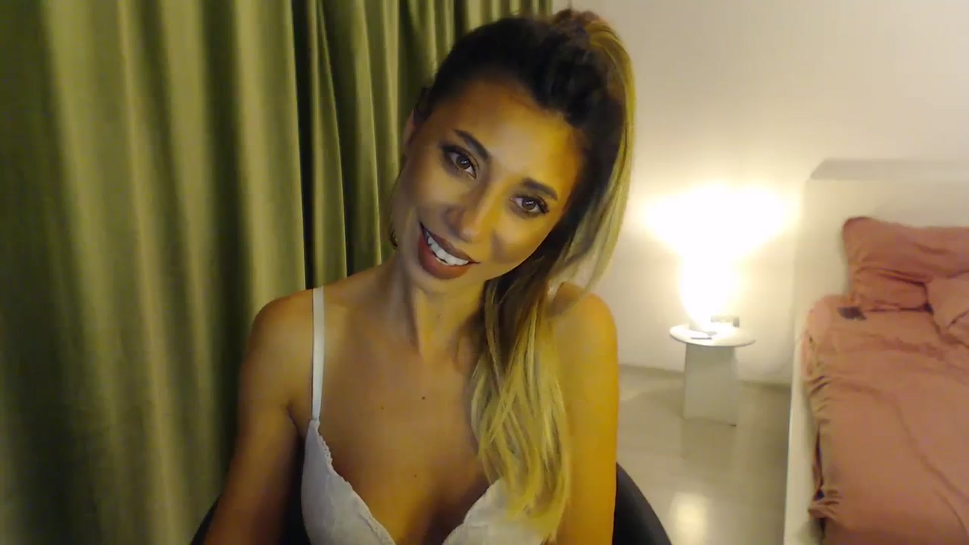 Gallery image thumbnail from AAAAVAAAA's myfreecams stream on, 08/17/2023, 21:38 image 16 of 20