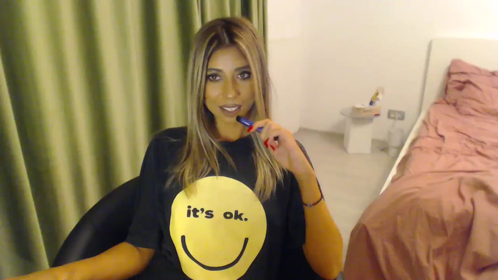 Gallery image thumbnail from AAAAVAAAA's myfreecams stream on, 10/18/2023, 19:38 image 16 of 20