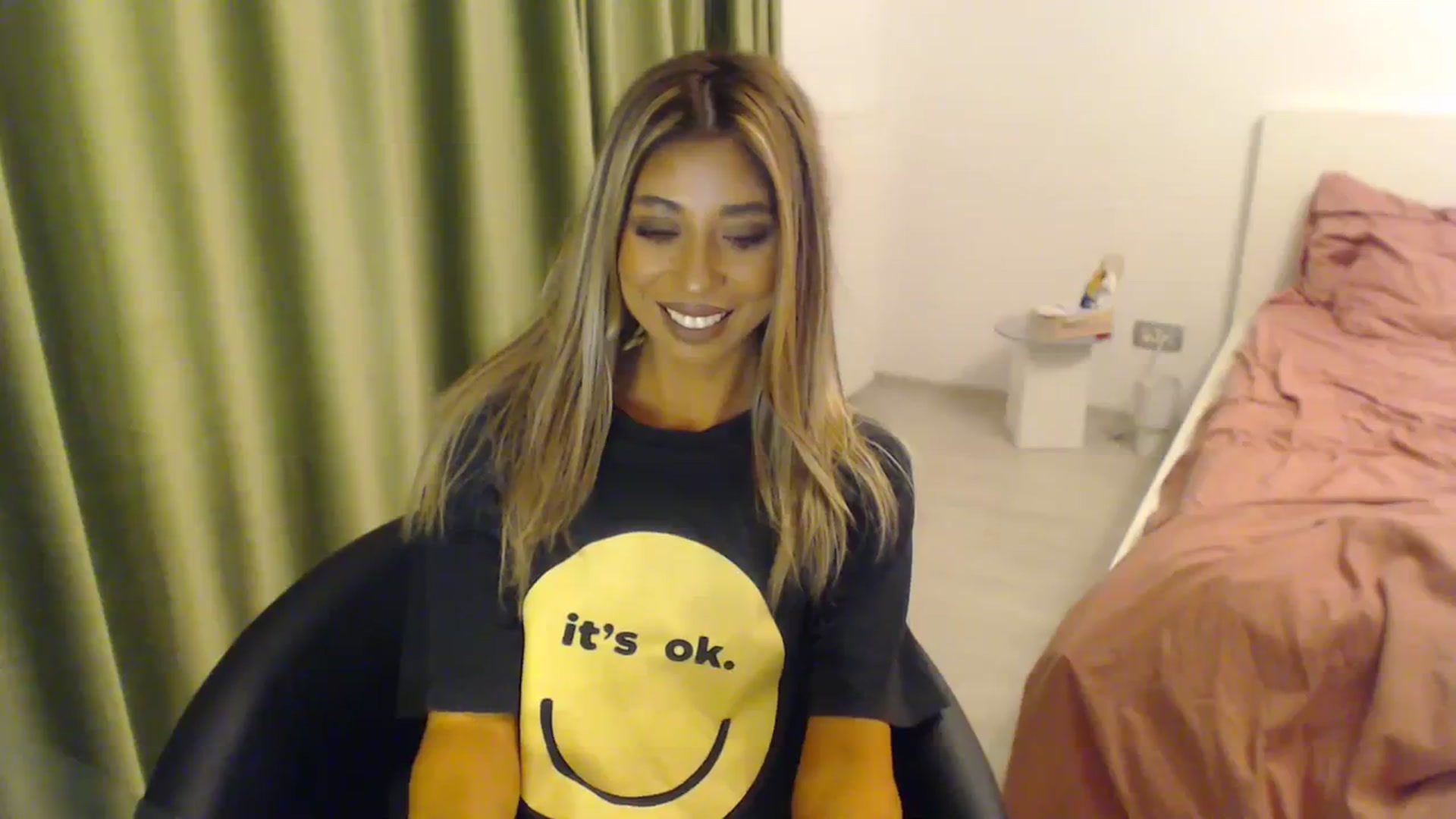 Gallery image thumbnail from AAAAVAAAA's myfreecams stream on, 10/18/2023, 19:38 image 17 of 20