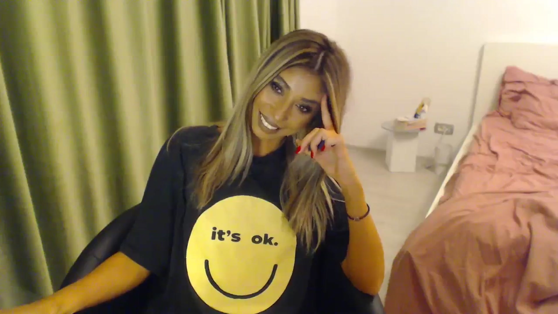 Gallery image thumbnail from AAAAVAAAA's myfreecams stream on, 10/18/2023, 19:38 image 15 of 20