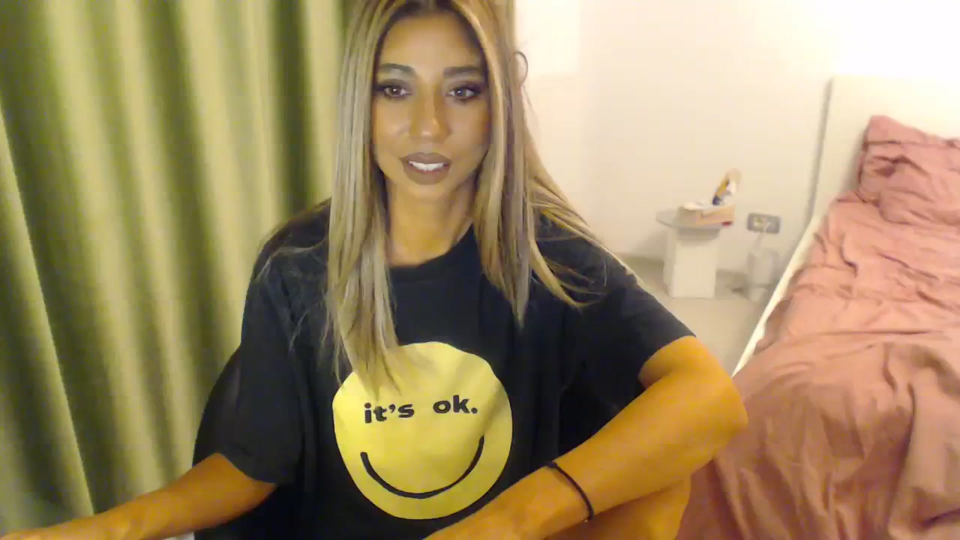 Gallery image thumbnail from AAAAVAAAA's myfreecams stream on, 10/18/2023, 19:38 image 6 of 20