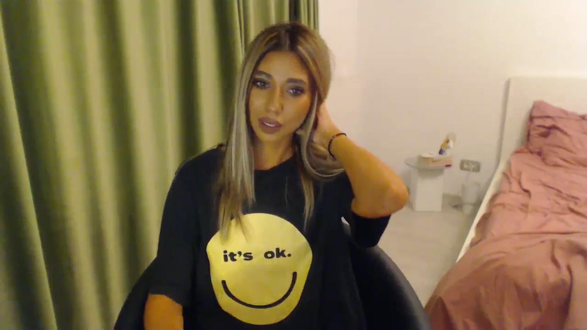 Gallery image thumbnail from AAAAVAAAA's myfreecams stream on, 10/18/2023, 19:38 image 4 of 20