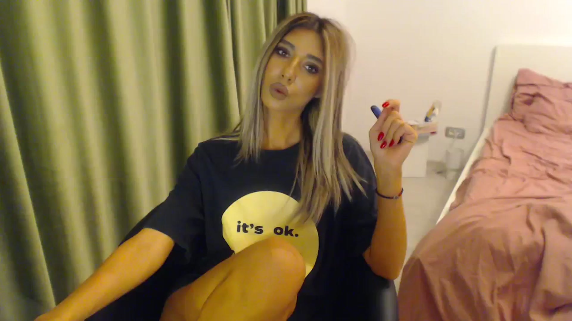 Gallery image thumbnail from AAAAVAAAA's myfreecams stream on, 10/18/2023, 19:38 image 10 of 20