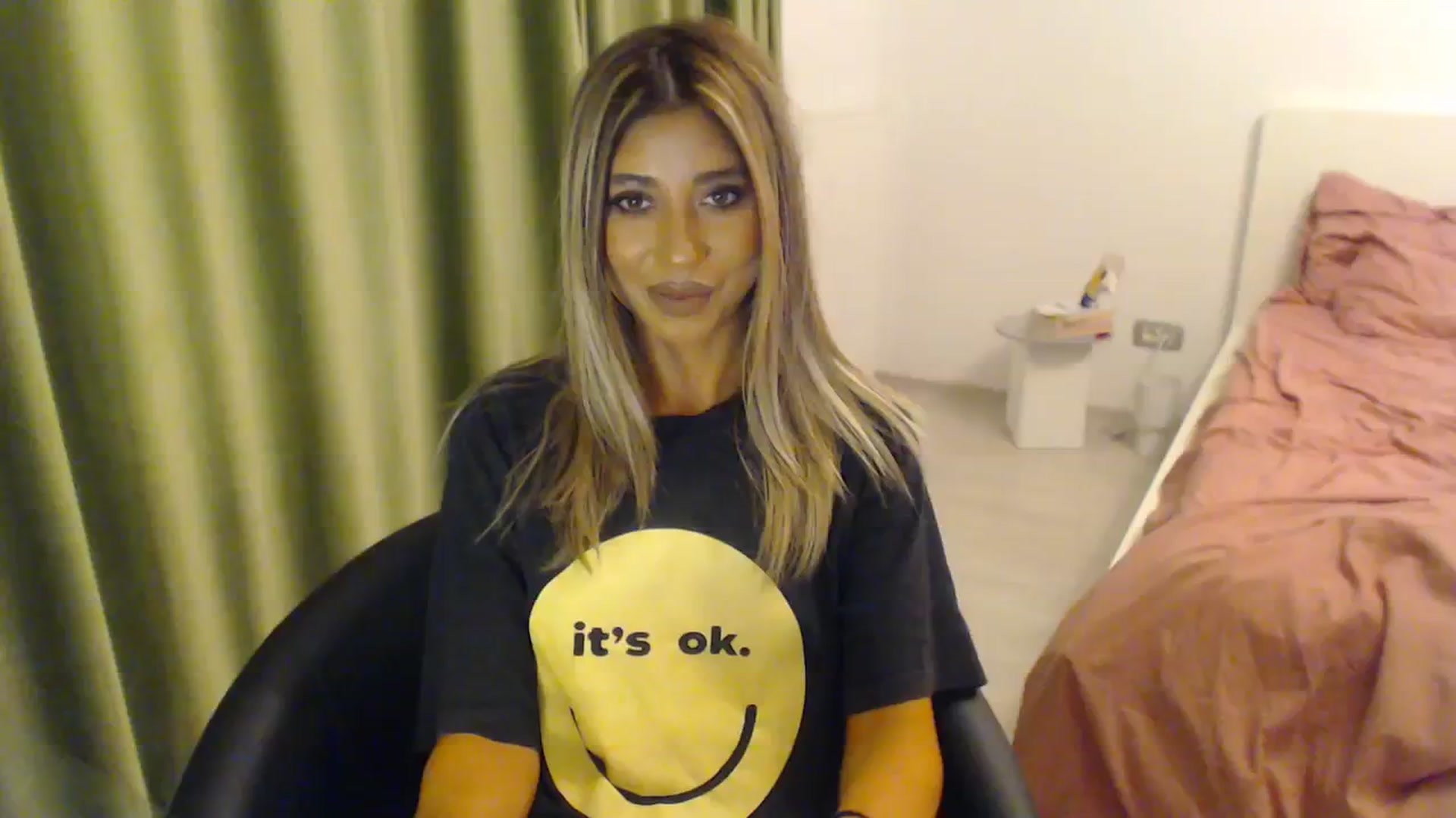Gallery image thumbnail from AAAAVAAAA's myfreecams stream on, 10/18/2023, 19:38 image 14 of 20