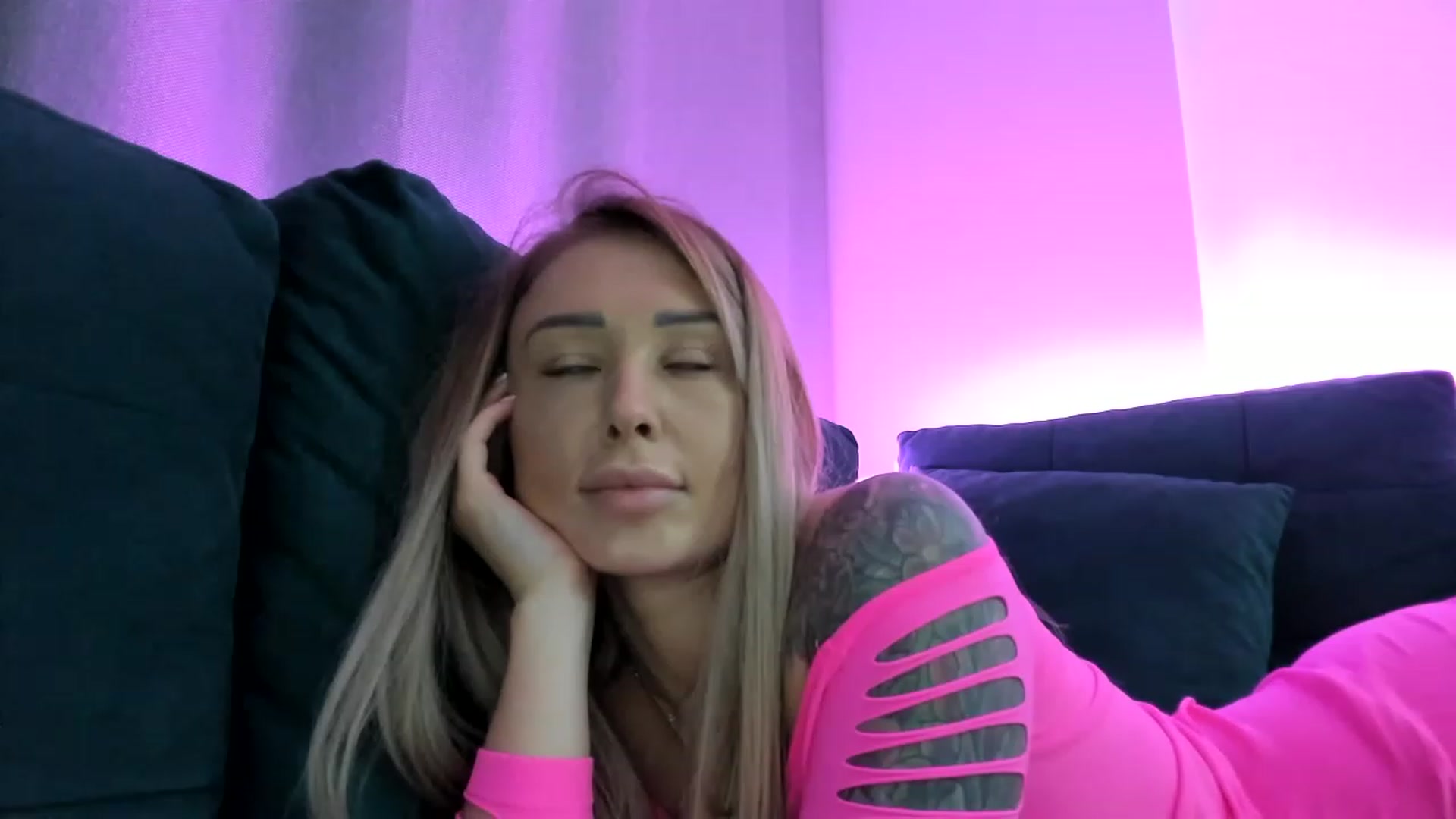 Gallery image thumbnail from AAA_Yas's myfreecams stream on, 12/08/2022, 24:29 image 5 of 20