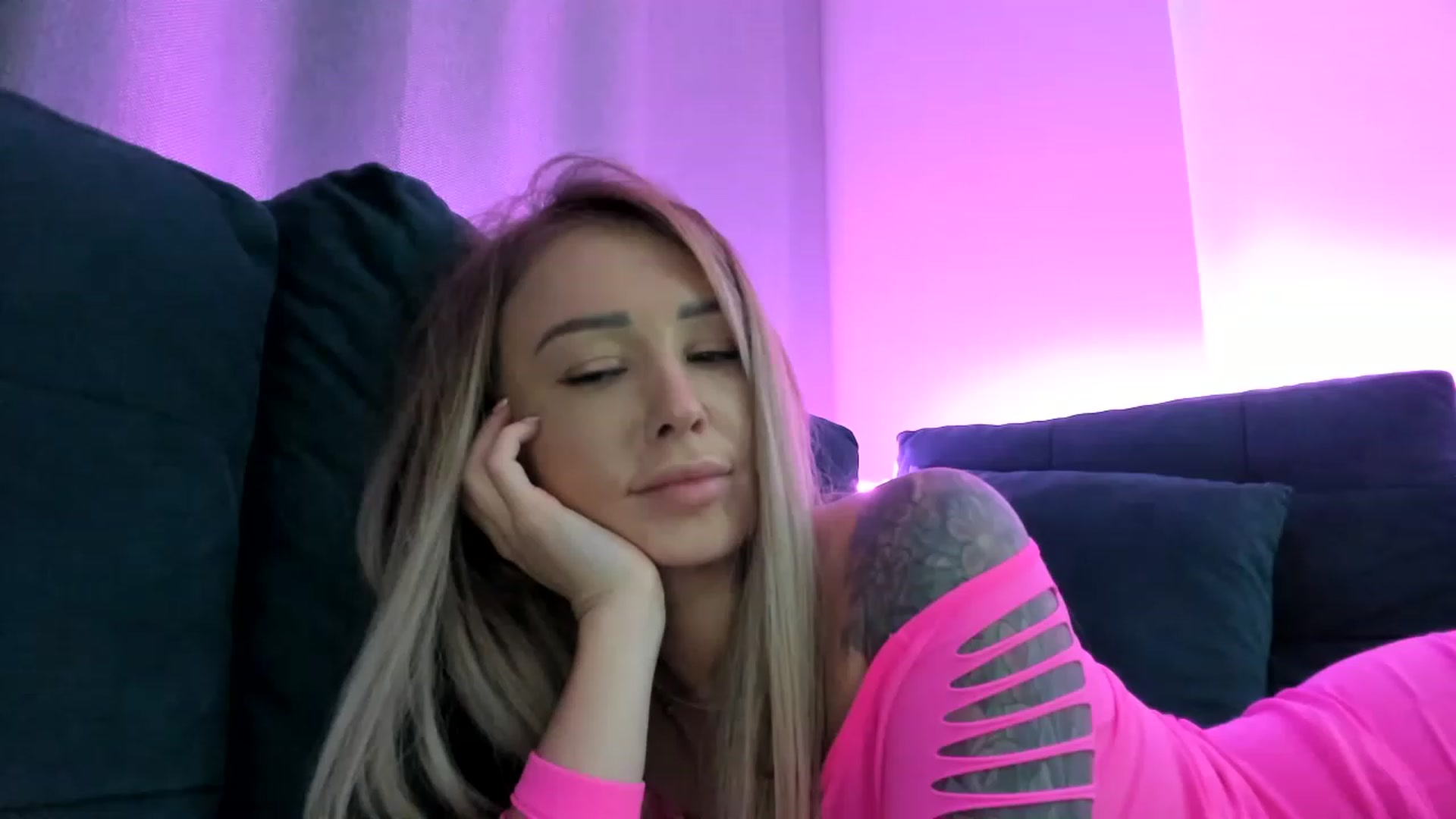 Gallery image thumbnail from AAA_Yas's myfreecams stream on, 12/08/2022, 24:29 image 10 of 20