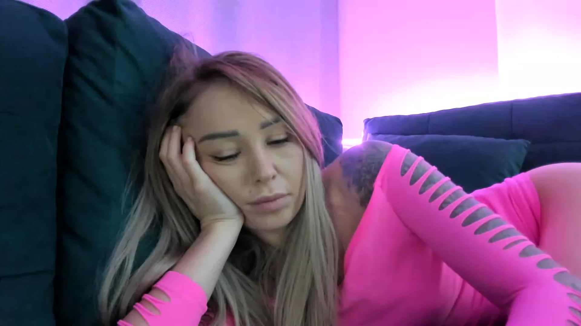 Gallery image thumbnail from AAA_Yas's myfreecams stream on, 12/08/2022, 24:29 image 20 of 20