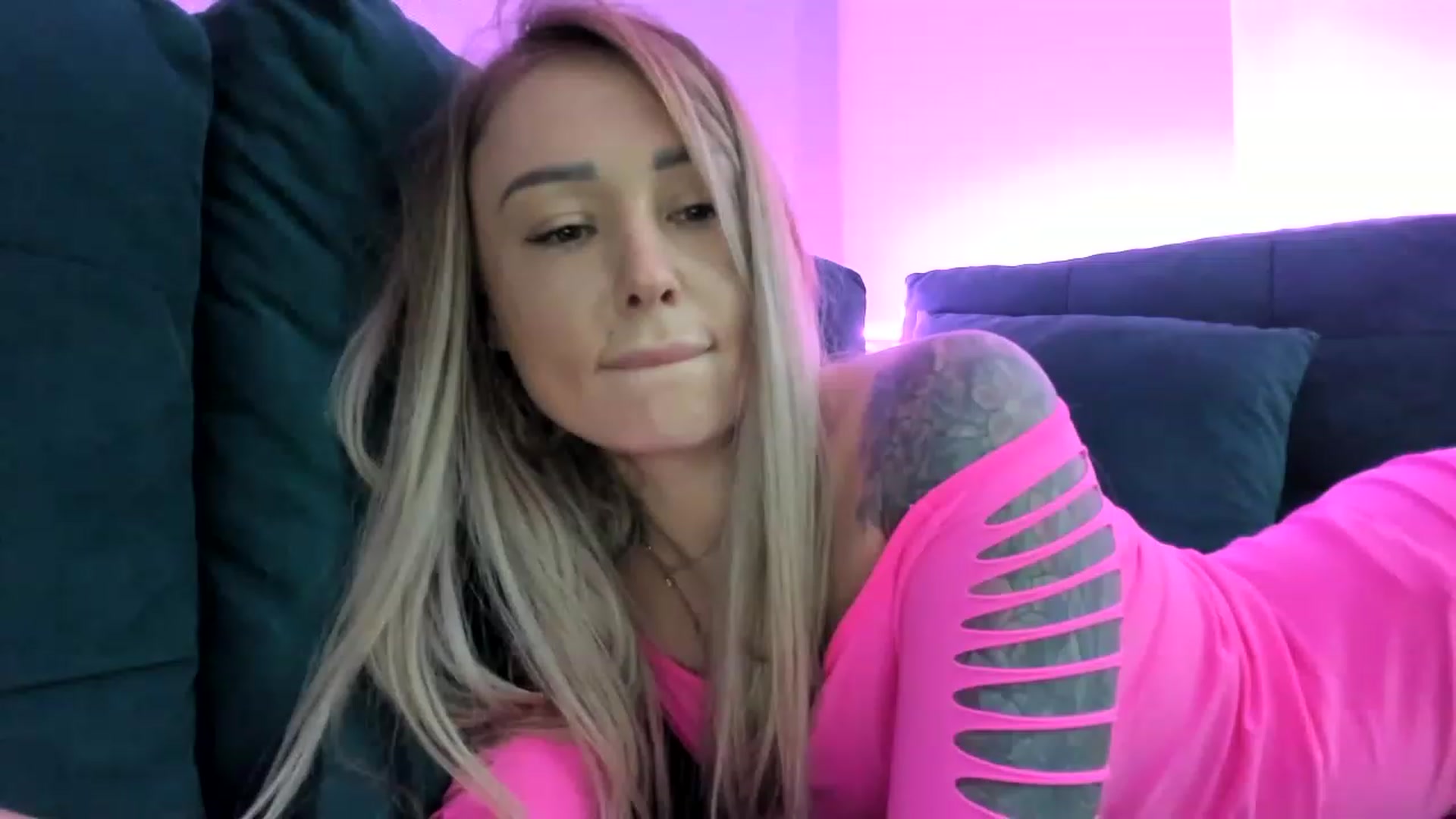 Gallery image thumbnail from AAA_Yas's myfreecams stream on, 12/08/2022, 24:29 image 12 of 20