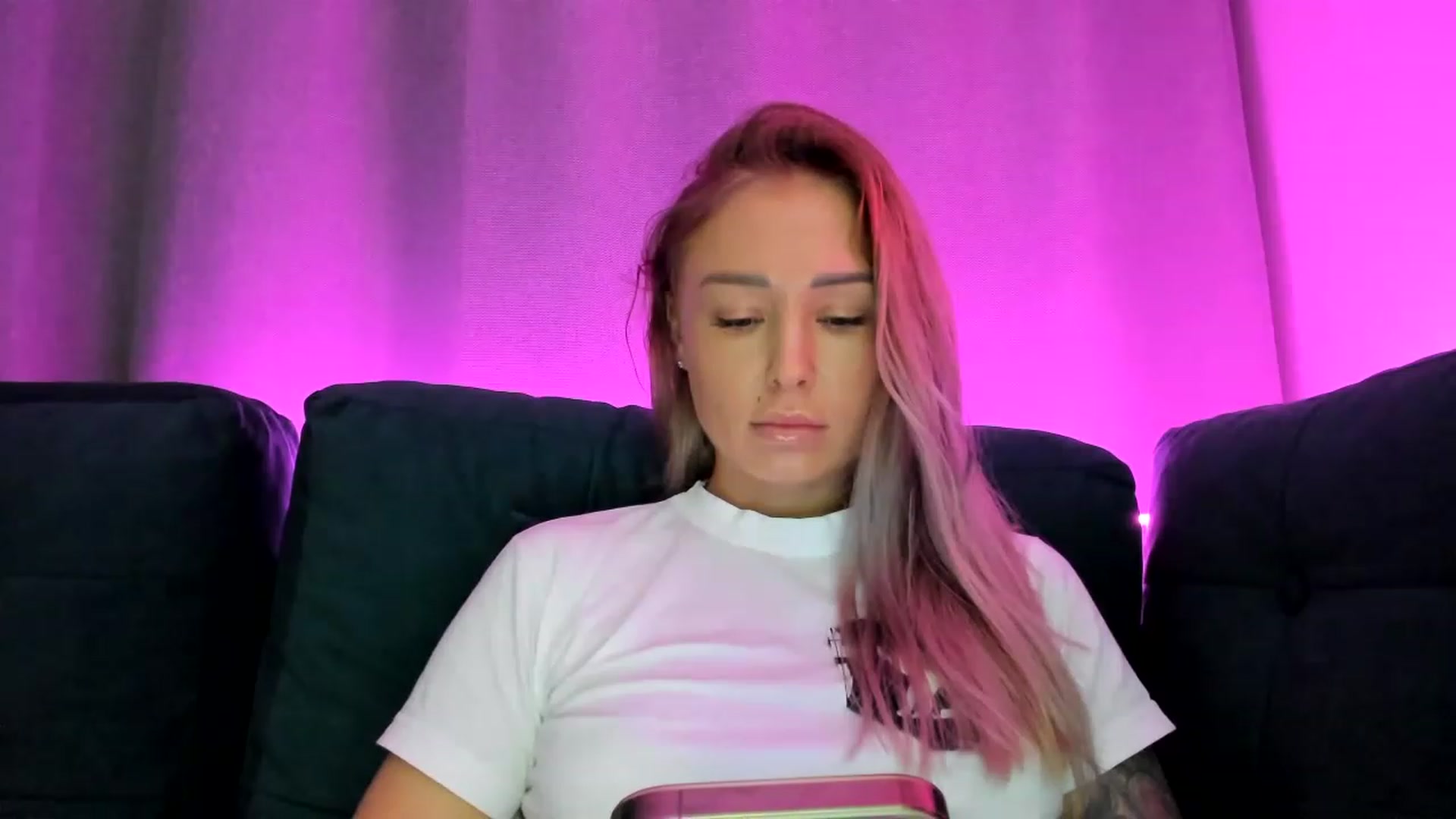 Gallery image thumbnail from AAA_Yas's myfreecams stream on, 12/08/2022, 22:03 image 3 of 20