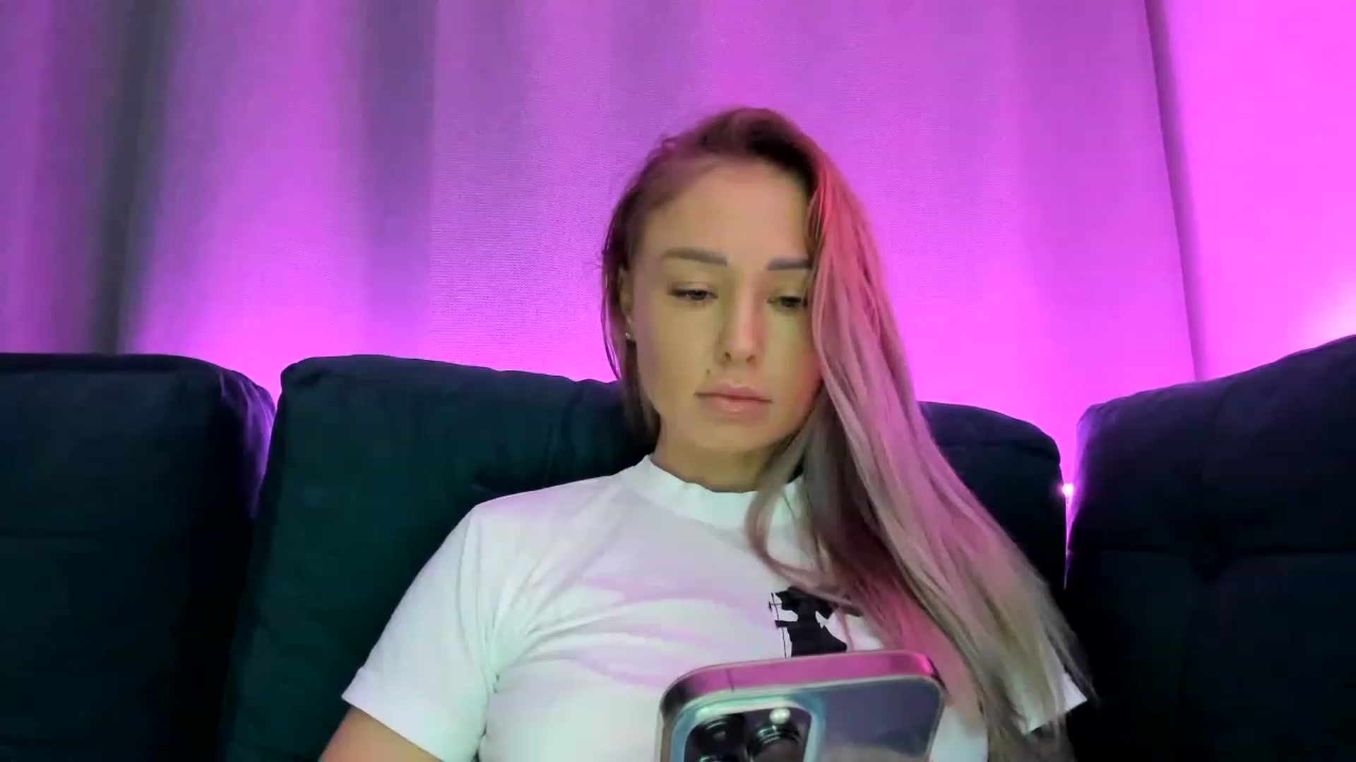 Gallery image thumbnail from AAA_Yas's myfreecams stream on, 12/08/2022, 22:03 image 12 of 20