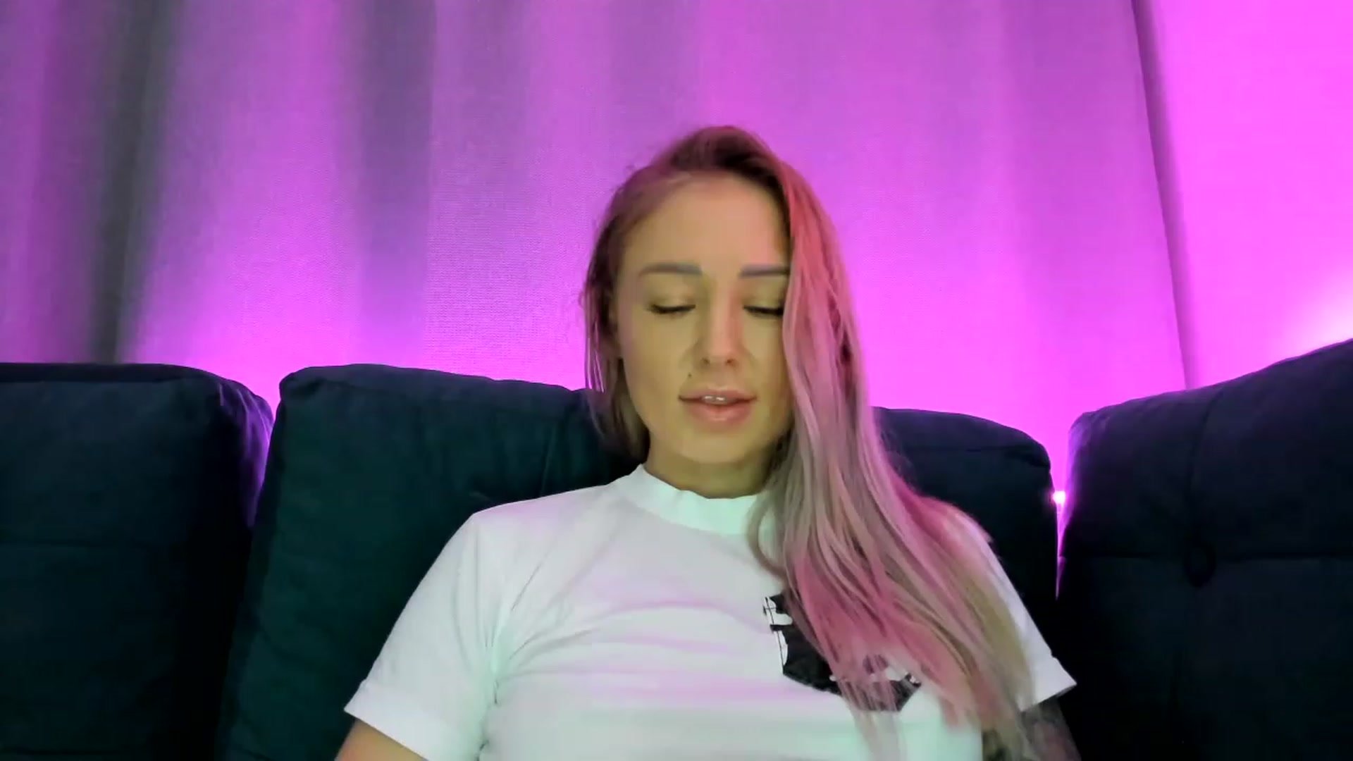 Gallery image thumbnail from AAA_Yas's myfreecams stream on, 12/08/2022, 22:03 image 17 of 20