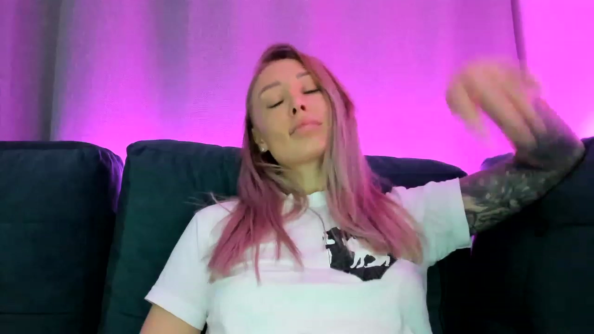 Gallery image thumbnail from AAA_Yas's myfreecams stream on, 12/09/2022, 24:03 image 15 of 20