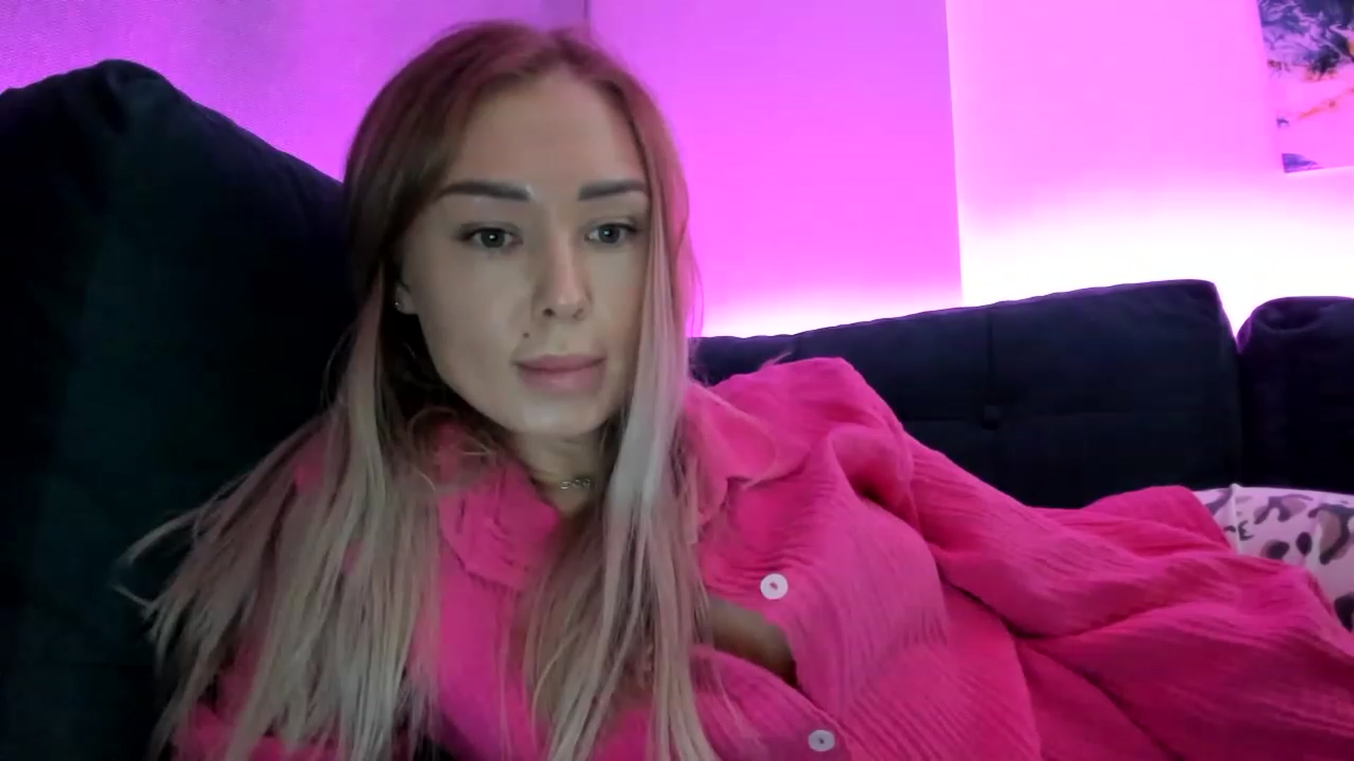 Gallery image thumbnail from AAA_Yas's myfreecams stream on, 12/11/2022, 23:10 image 4 of 20