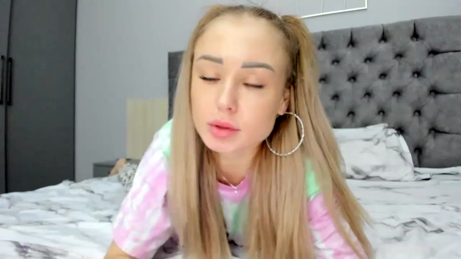 Gallery image thumbnail from AAA_Yas's myfreecams stream on, 12/17/2022, 23:07 image 17 of 20