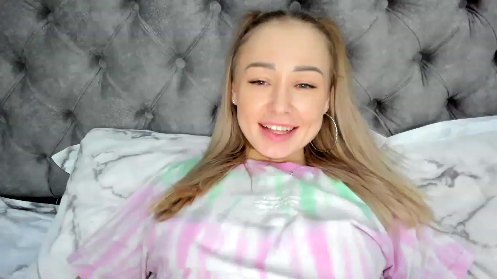 Gallery image thumbnail from AAA_Yas's myfreecams stream on, 12/18/2022, 01:04 image 5 of 20