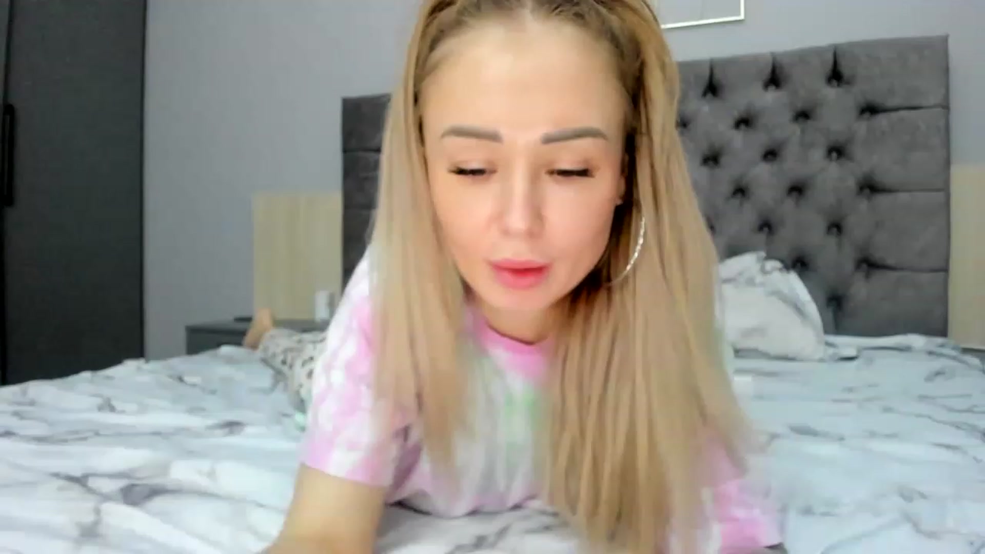Gallery image thumbnail from AAA_Yas's myfreecams stream on, 12/18/2022, 01:04 image 13 of 20